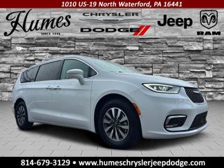 Used 2021 Chrysler Pacifica Touring-L image 1