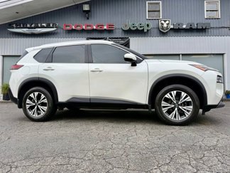 Used 2021 Nissan Rogue SV image 1