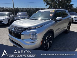 Used 2024 Mitsubishi Outlander SE image 1