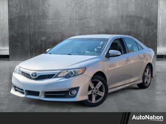 Used 2014 Toyota Camry SE image 1