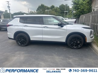 Used 2022 Mitsubishi Outlander SE image 1