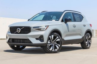 Used 2025 Volvo XC40 B5 Plus w/ Climate Package image 1
