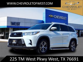 Used 2017 Toyota Highlander LE image 1