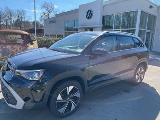 New 2025 Volkswagen Taos SE image 1