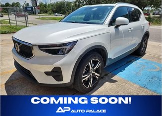 Used 2023 Volvo XC40 B5 Core image 1