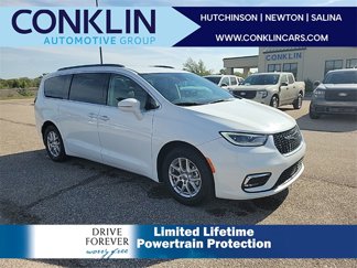 Used 2022 Chrysler Pacifica Touring-L image 1