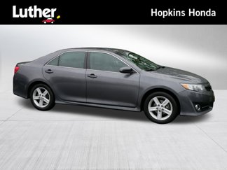 Used 2014 Toyota Camry SE image 1