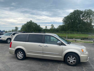 Used 2012 Chrysler Town & Country Touring-L w/ Driver Convenience Group image 1