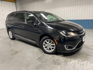 Used 2020 Chrysler Pacifica Touring-L image 1