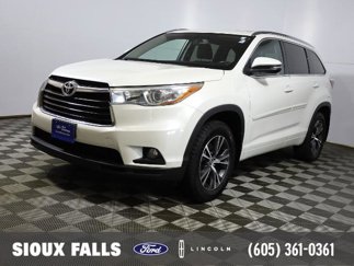 Used 2016 Toyota Highlander XLE image 1