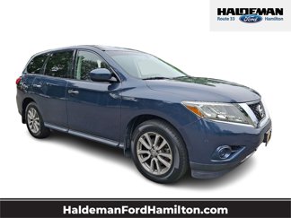 Used 2015 Nissan Pathfinder S image 1