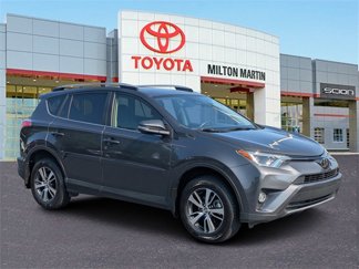Used 2017 Toyota RAV4 XLE image 1