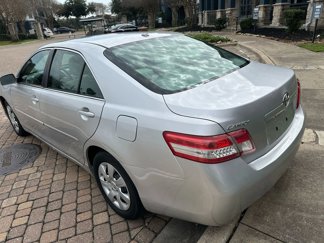 Used 2010 Toyota Camry LE image 1