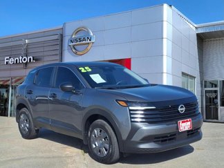 Used 2025 Nissan Kicks S image 1
