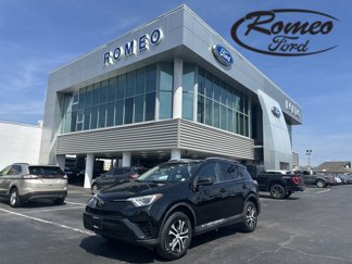 Used 2018 Toyota RAV4 LE image 1