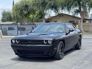 Used 2016 Dodge Challenger SXT image 1