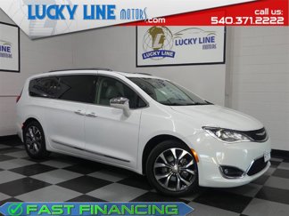 Used 2017 Chrysler Pacifica Limited image 1