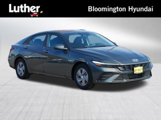 Certified 2025 Hyundai Elantra SE image 1