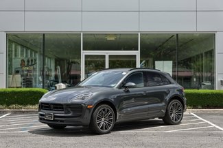 Used 2025 Porsche Macan image 1