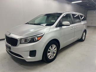 Used 2017 Kia Sedona LX w/ LX Essentials Premium Package image 1
