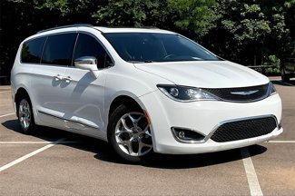 Used 2018 Chrysler Pacifica Limited image 1