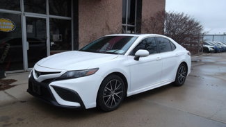 Used 2024 Toyota Camry SE image 1