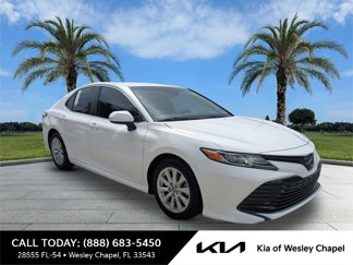 Used 2020 Toyota Camry LE image 1