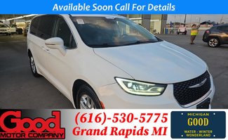 Used 2022 Chrysler Pacifica Touring-L image 1