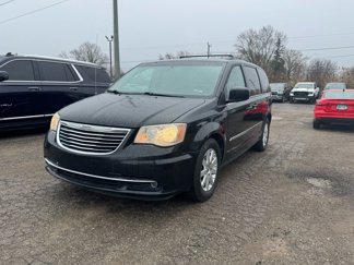 Used 2015 Chrysler Town & Country Touring image 1