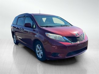 Used 2013 Toyota Sienna LE image 1