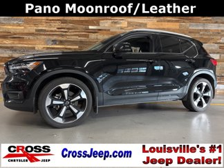 Used 2021 Volvo XC40 T5 Momentum w/ Protection Package image 1