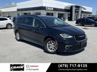 Used 2022 Chrysler Pacifica Touring-L image 1