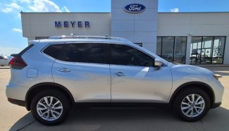Used 2020 Nissan Rogue SV image 1