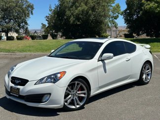 Used 2011 Hyundai Genesis 3.8 image 1
