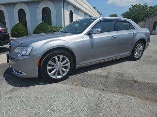 Used 2018 Chrysler 300 Limited image 1