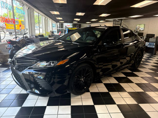 Used 2020 Toyota Camry SE image 1
