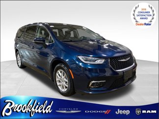 Used 2023 Chrysler Pacifica Touring-L image 1