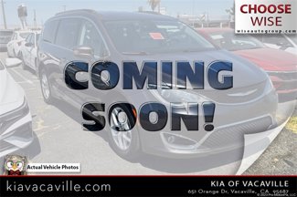 Used 2017 Chrysler Pacifica Touring-L w/ Tire & Wheel Group image 1