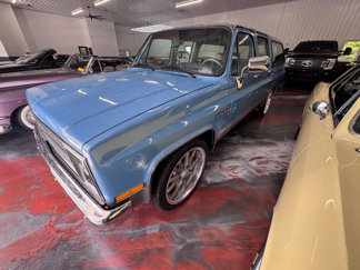 Used 1986 Chevrolet Suburban 2WD image 1