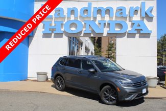 Used 2022 Volkswagen Tiguan SE image 1