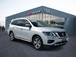 Used 2017 Nissan Pathfinder SL image 1