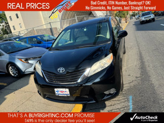 Used 2011 Toyota Sienna LE image 1