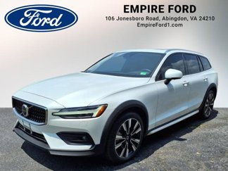 Used 2023 Volvo V60 B5 Cross Country Ultimate w/ Climate Package image 1
