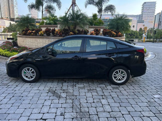 Used 2021 Toyota Prius LE image 1