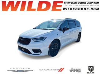 Certified 2024 Chrysler Pacifica Premium image 1