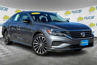 Used 2022 Volkswagen Passat 2.0T image 1
