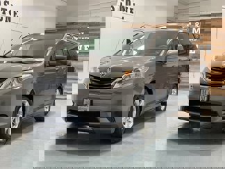 Used 2011 Toyota Sienna LE image 1