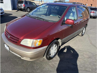 Used 2001 Toyota Sienna XLE image 1