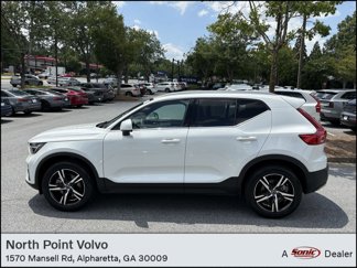 Certified 2025 Volvo XC40 B5 Core image 1