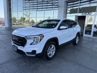 Used 2024 GMC Terrain SLE image 1